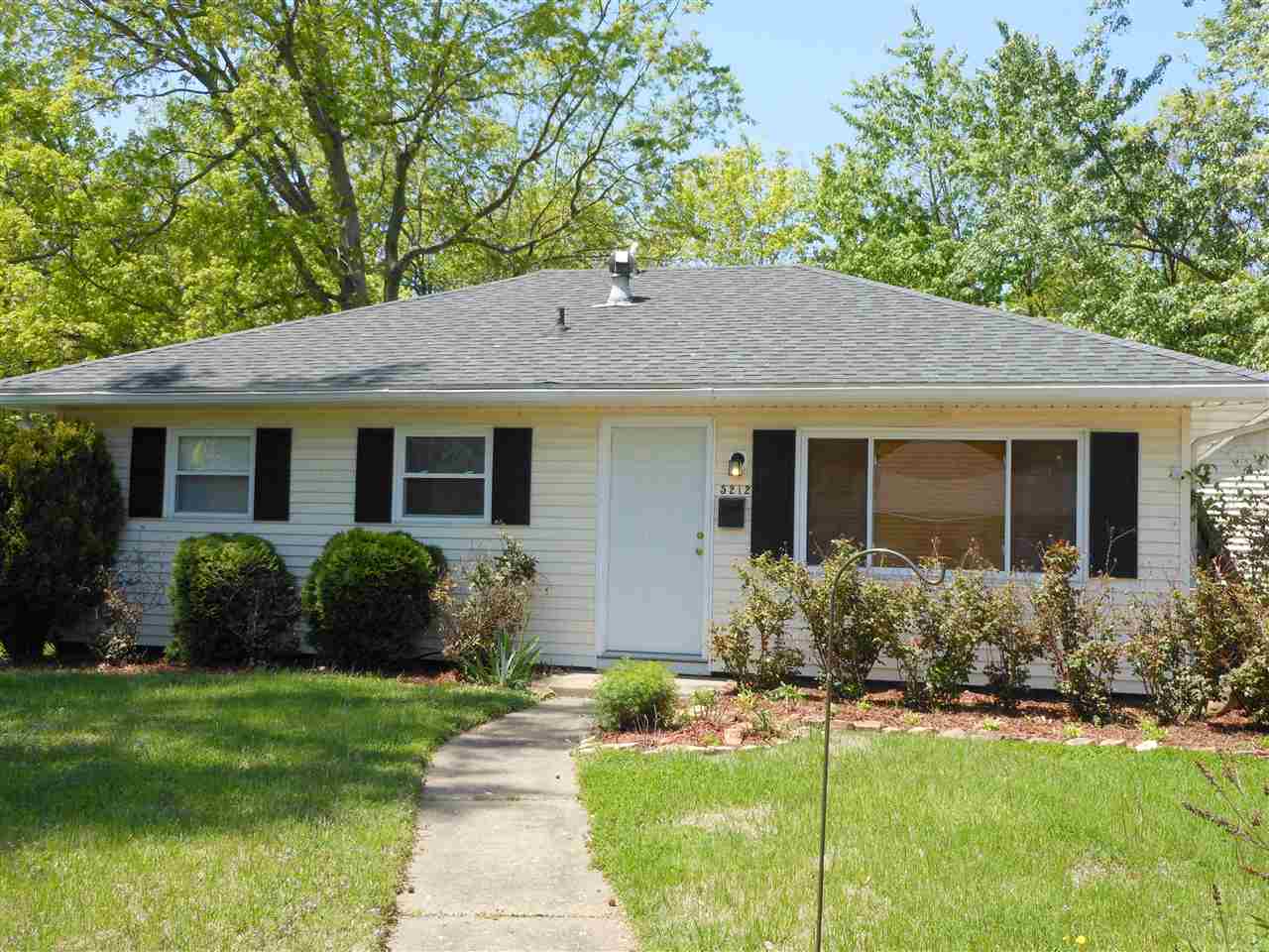 5212 Chadwick Road Evansville, IN 47710 - Photo 3 of 30 Gallery Image 3