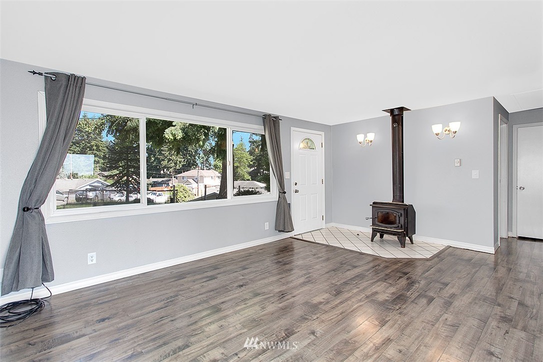 667 Pierce Court Northeast Renton, WA 98056 - Photo 4 of 15