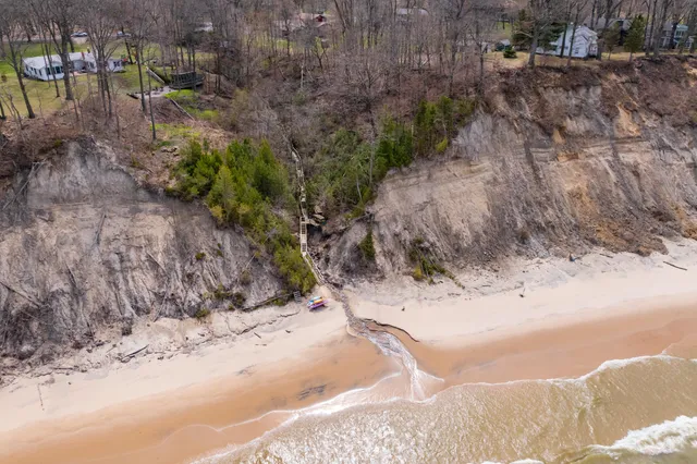 $189,000 | 4890 M-63, Coloma, MI 49038