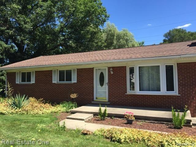 256 Brewster Road Rochester Hills, MI 48309 - Photo 3 of 25