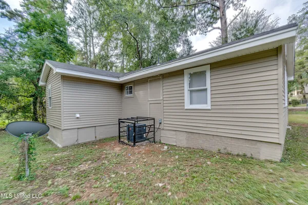 $95,000 | 1872 Shady Ln Drive, Jackson, MS 39204
