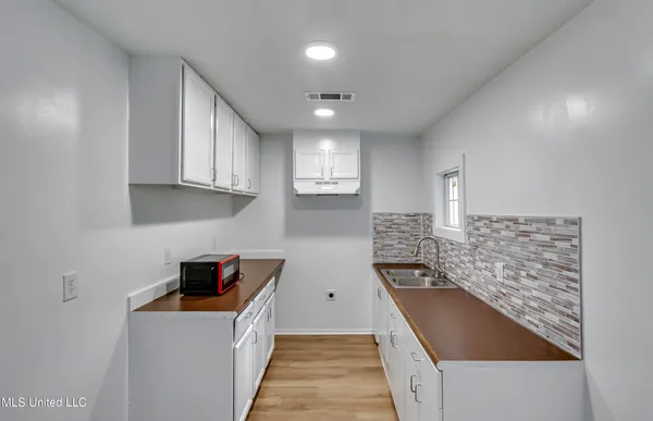 $95,000 | 1872 Shady Ln Drive, Jackson, MS 39204