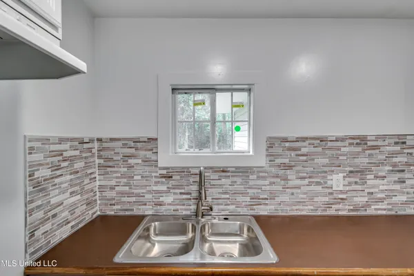 $95,000 | 1872 Shady Ln Drive, Jackson, MS 39204