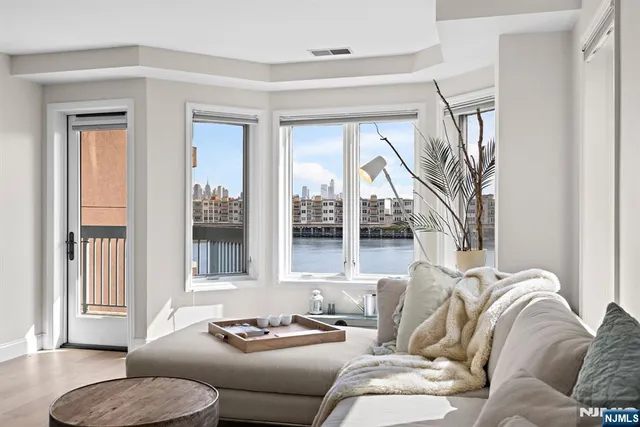 $598,000 | 308 Smith Court, Edgewater, NJ 07020