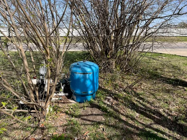 a view of a bench in a field