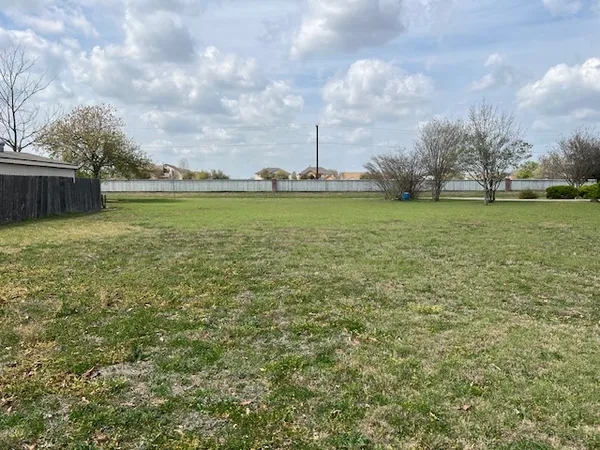 $165,000 | 1005 T H Johnson Drive, Taylor, TX 76574