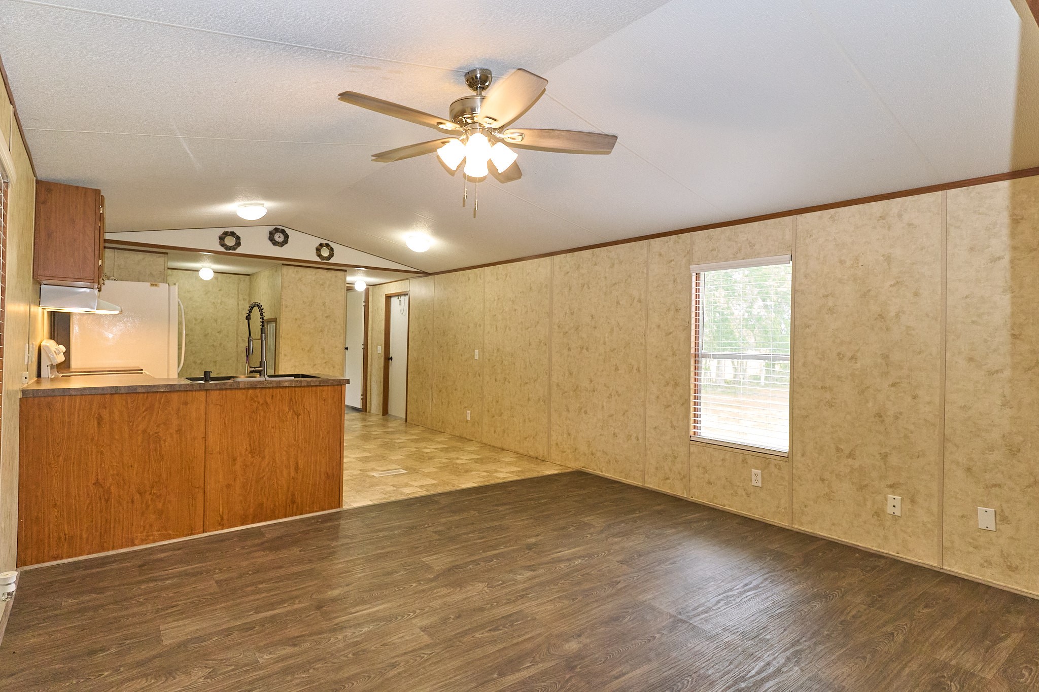 1003 Nunez Street Beasley, TX 77417 - Photo 5 of 22 Living room