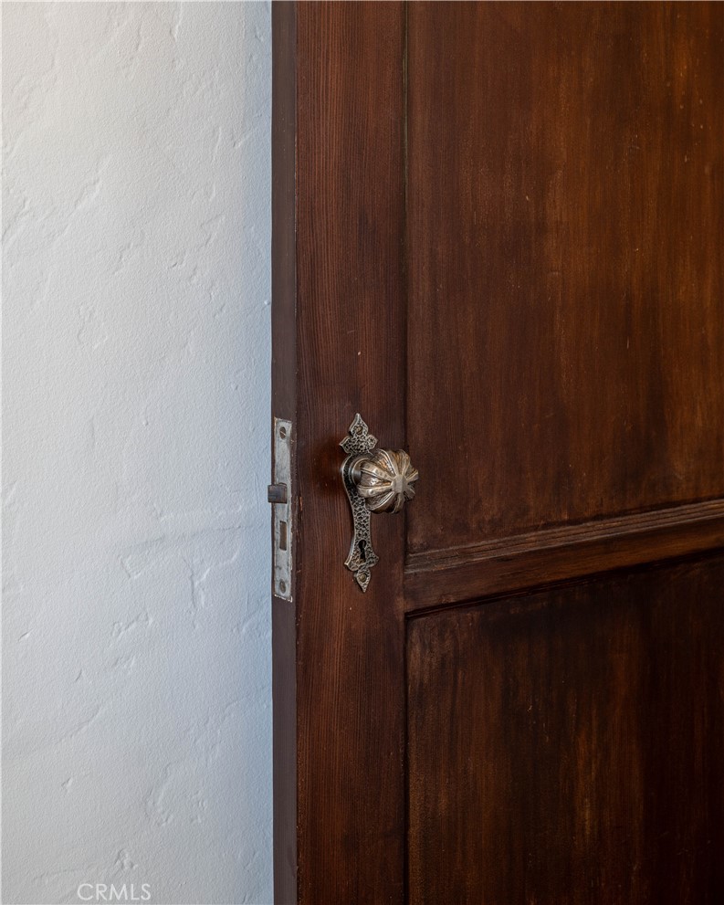 2824 Chestnut Avenue Long Beach, CA 90806 - Photo 21 of 46 interior door detail