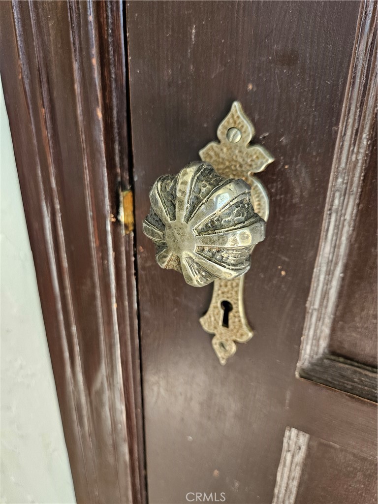 2824 Chestnut Avenue Long Beach, CA 90806 - Photo 22 of 46 original doorknobs throughout