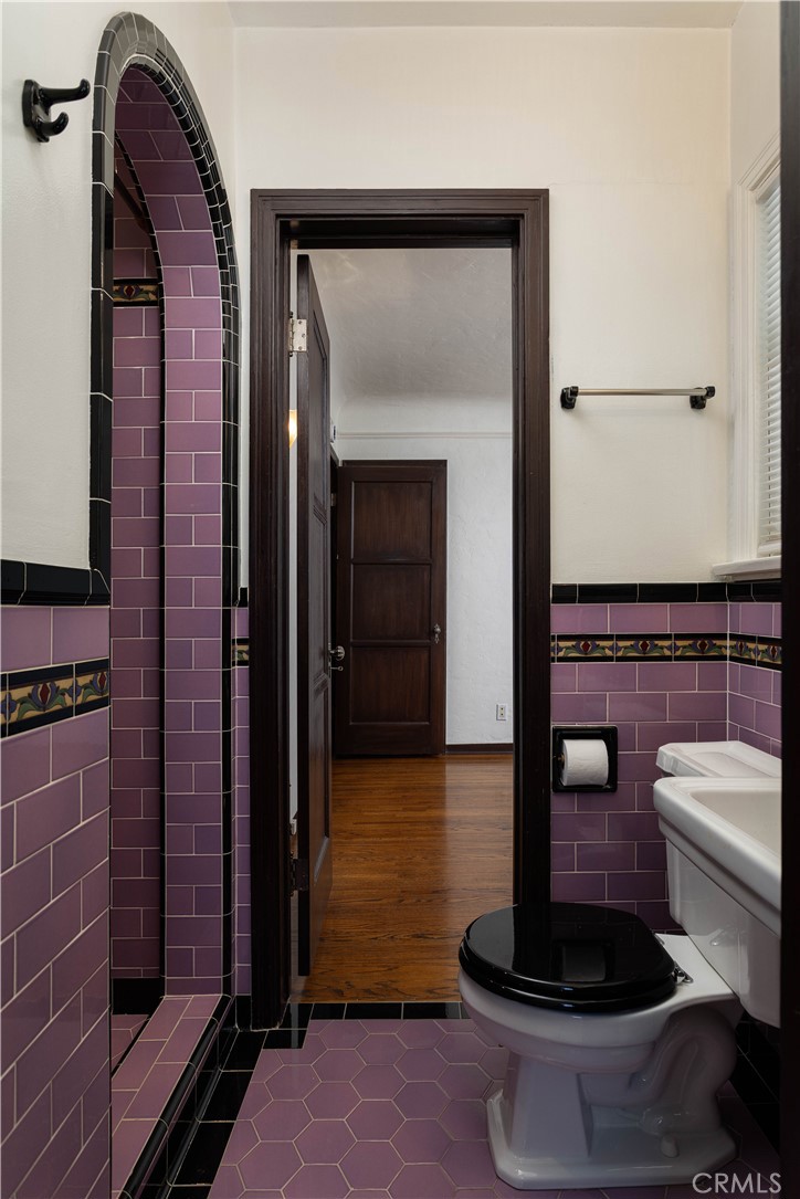 2824 Chestnut Avenue Long Beach, CA 90806 - Photo 33 of 46 2nd bathroom, view towards 3rd bedroom