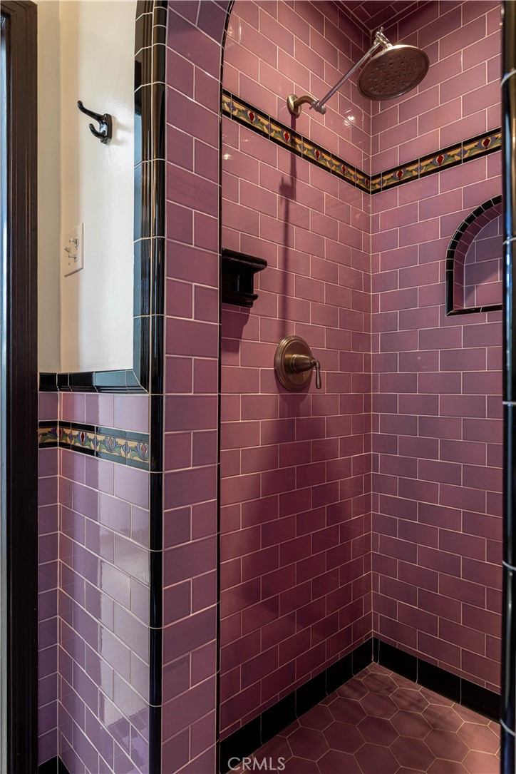 2824 Chestnut Avenue Long Beach, CA 90806 - Photo 34 of 46 2nd bathroom shower