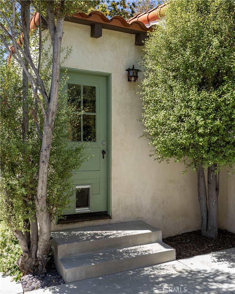 2824 Chestnut Avenue Long Beach, CA 90806 - Photo 36 of 46 Outside of door to laundry/mudroom