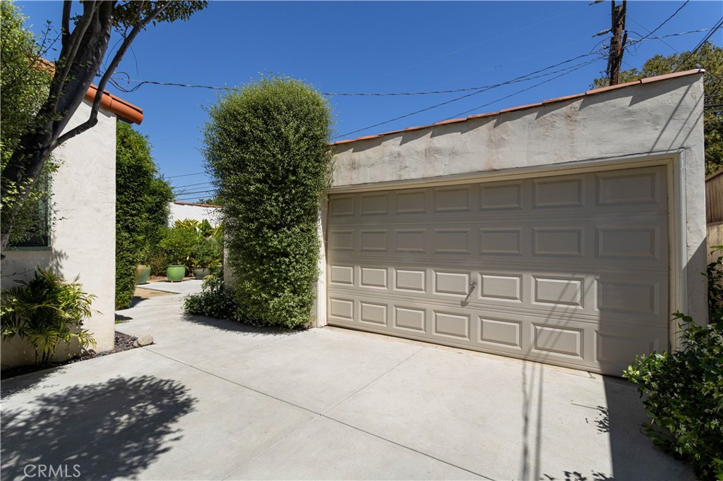 2824 Chestnut Avenue Long Beach, CA 90806 - Photo 38 of 46 2.5 car garage