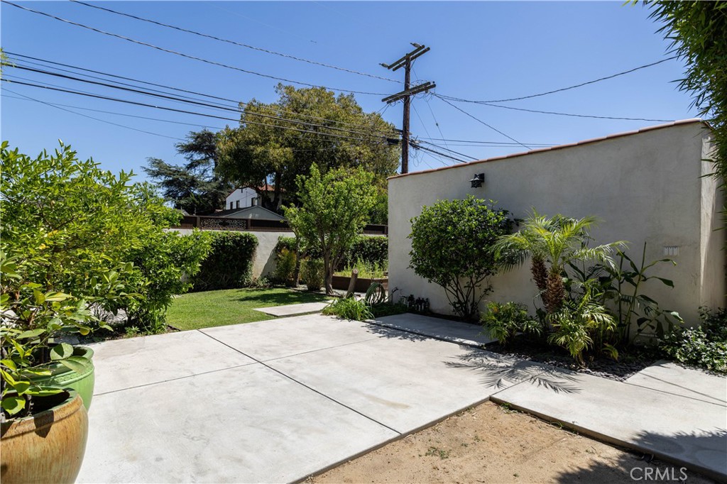 2824 Chestnut Avenue Long Beach, CA 90806 - Photo 39 of 46 backyard patio space, view towards garage wall