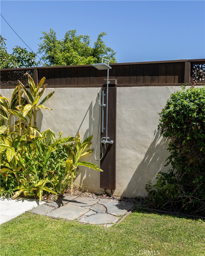 2824 Chestnut Avenue Long Beach, CA 90806 - Photo 44 of 46 outdoor shower
