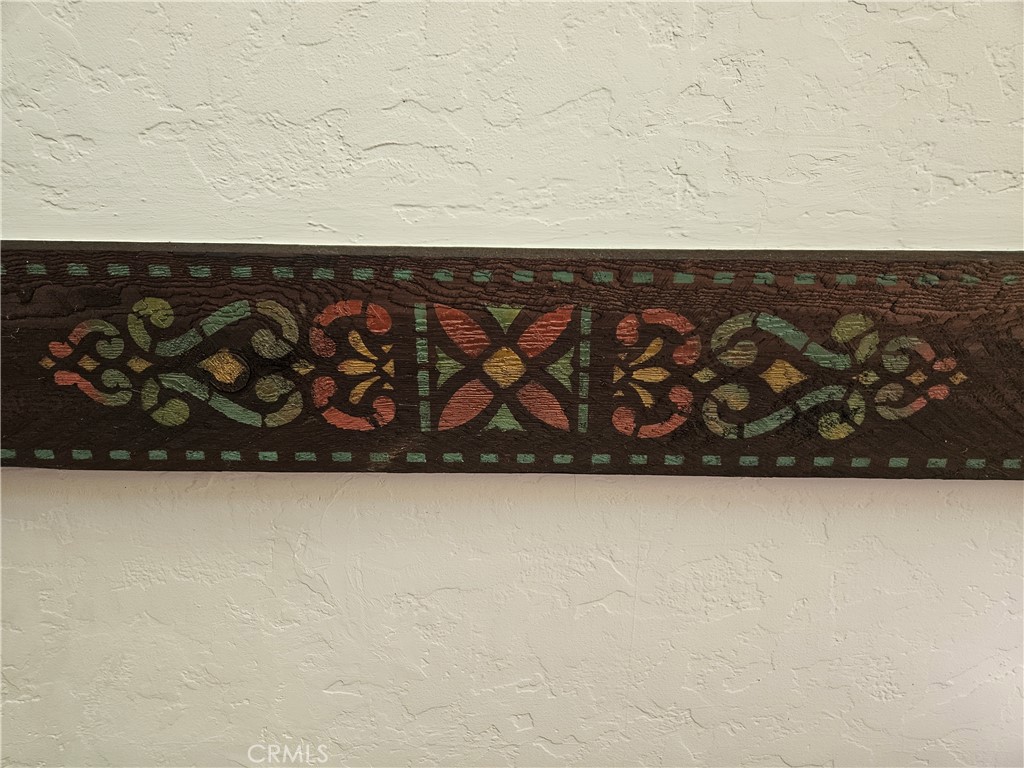 2824 Chestnut Avenue Long Beach, CA 90806 - Photo 5 of 46 stamped ceiling beam