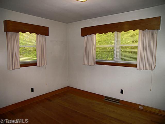 369 Robbins Road Winston-Salem, NC 27107 - Photo 13 of 14 2nd Bedroom.
