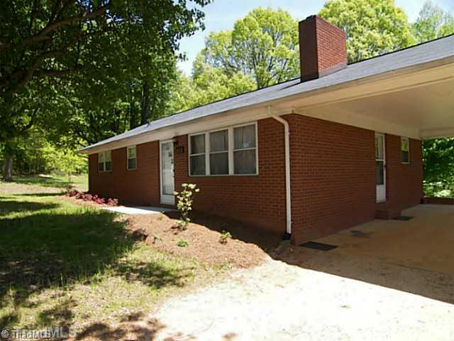 369 Robbins Road Winston-Salem, NC 27107 - Photo 3 of 14 Exterior Front.