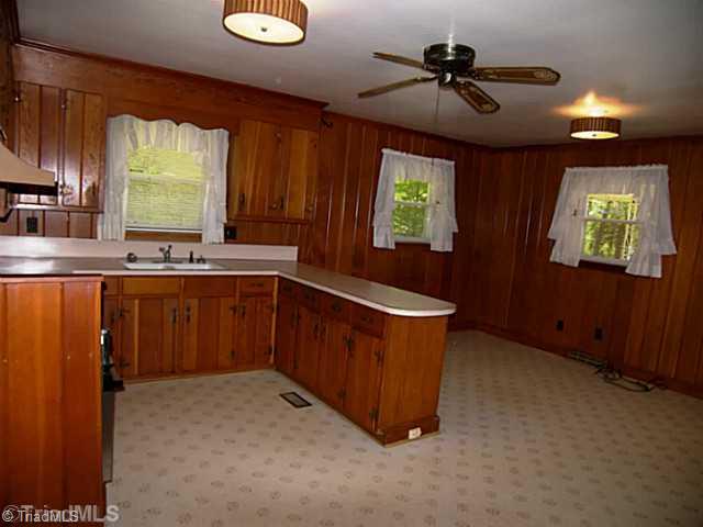 369 Robbins Road Winston-Salem, NC 27107 - Photo 8 of 14 Kitchen.