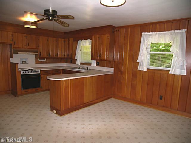 369 Robbins Road Winston-Salem, NC 27107 - Photo 10 of 14 Kitchen.
