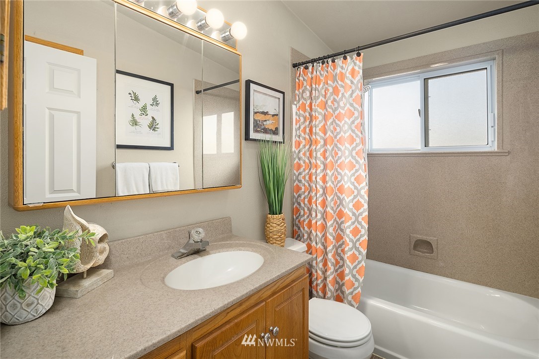 12469 156th Avenue Southeast Renton, WA 98059 - Photo 13 of 21 Gallery Image 13
