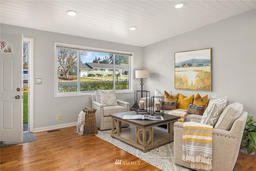 12469 156th Avenue Southeast Renton, WA 98059 - Photo 4 of 21 Gallery Image 4