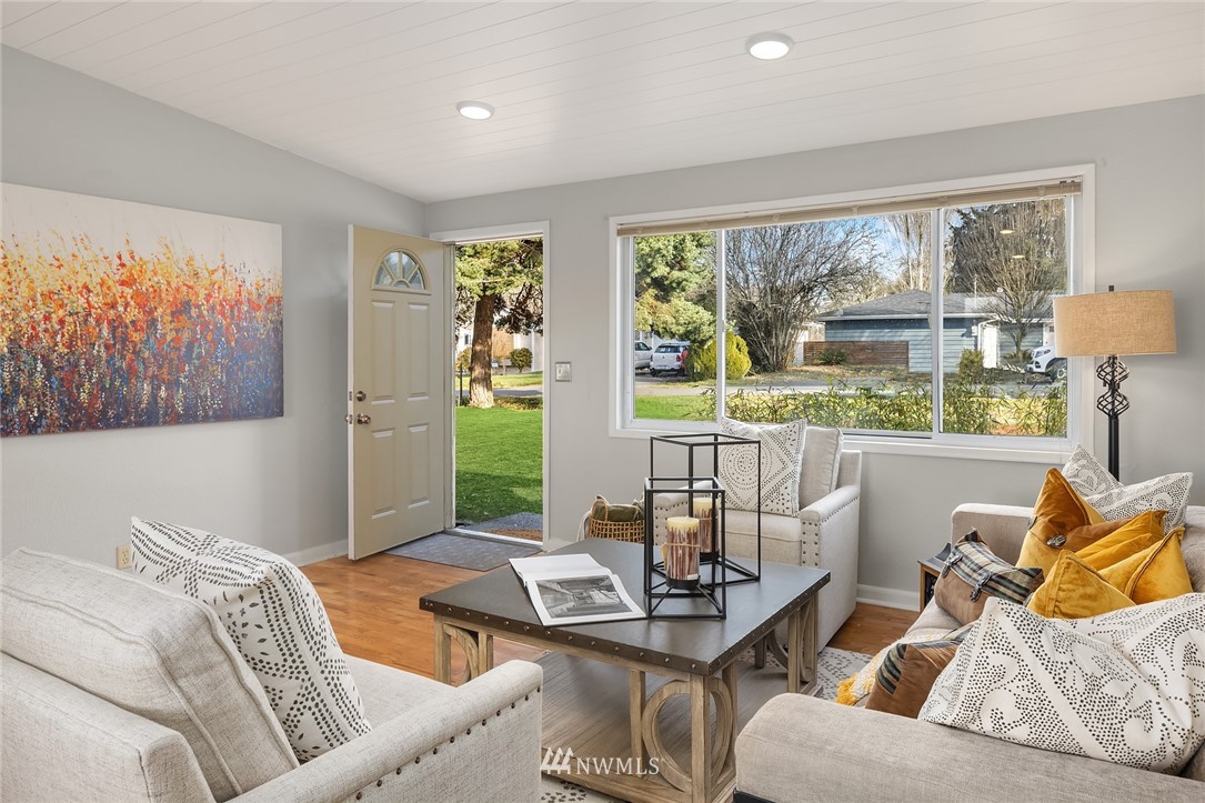 12469 156th Avenue Southeast Renton, WA 98059 - Photo 5 of 21 Gallery Image 5