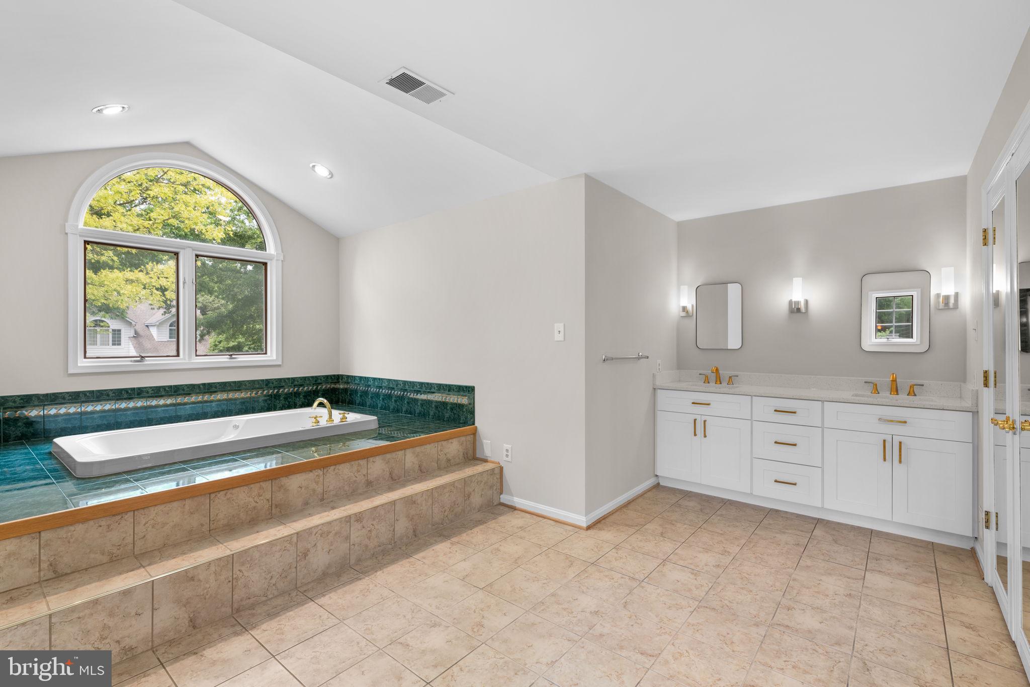 11300 Ridermark Row Columbia, MD 21044 - Photo 39 of 81 En Suite Bath