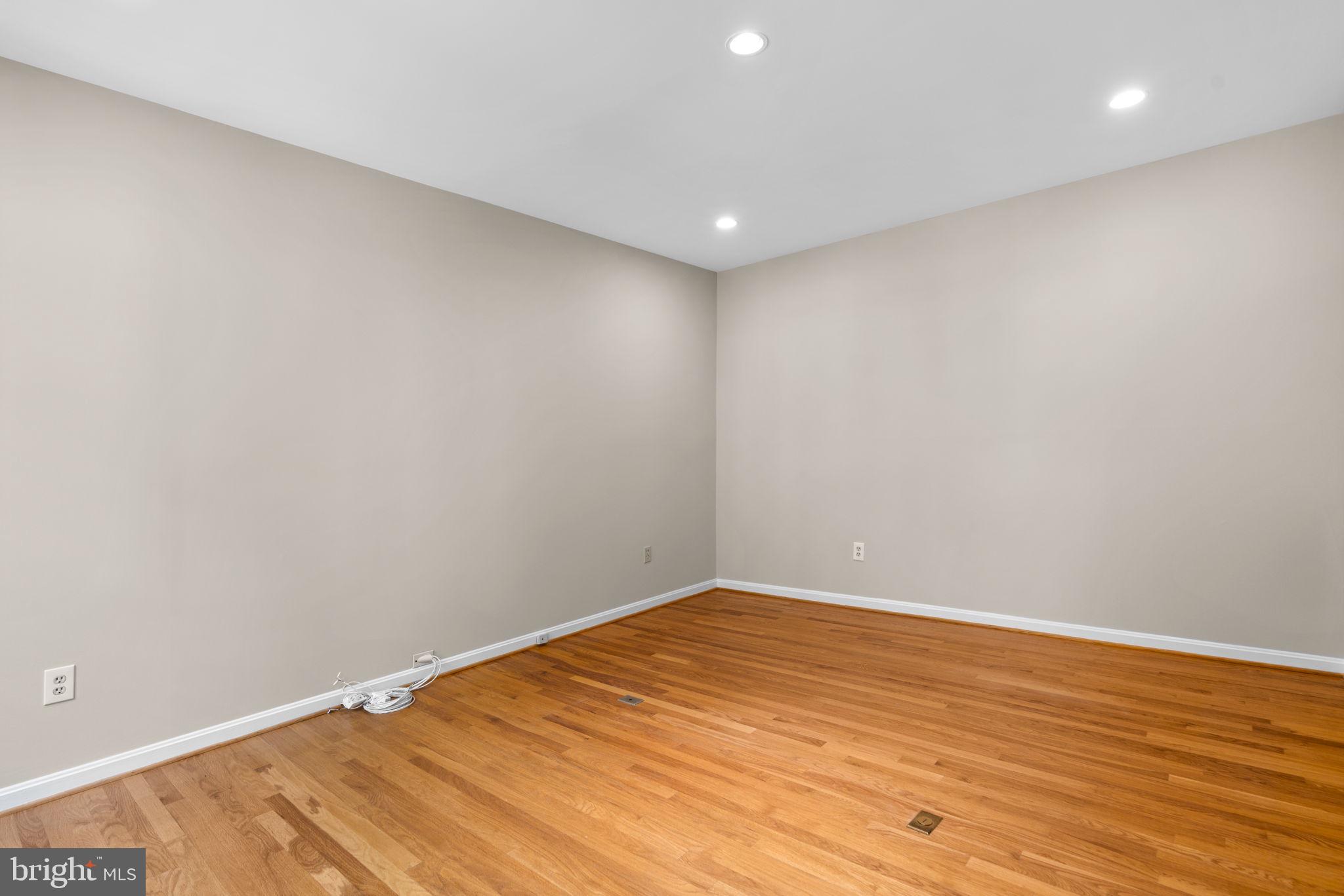 11300 Ridermark Row Columbia, MD 21044 - Photo 5 of 81 Living Room