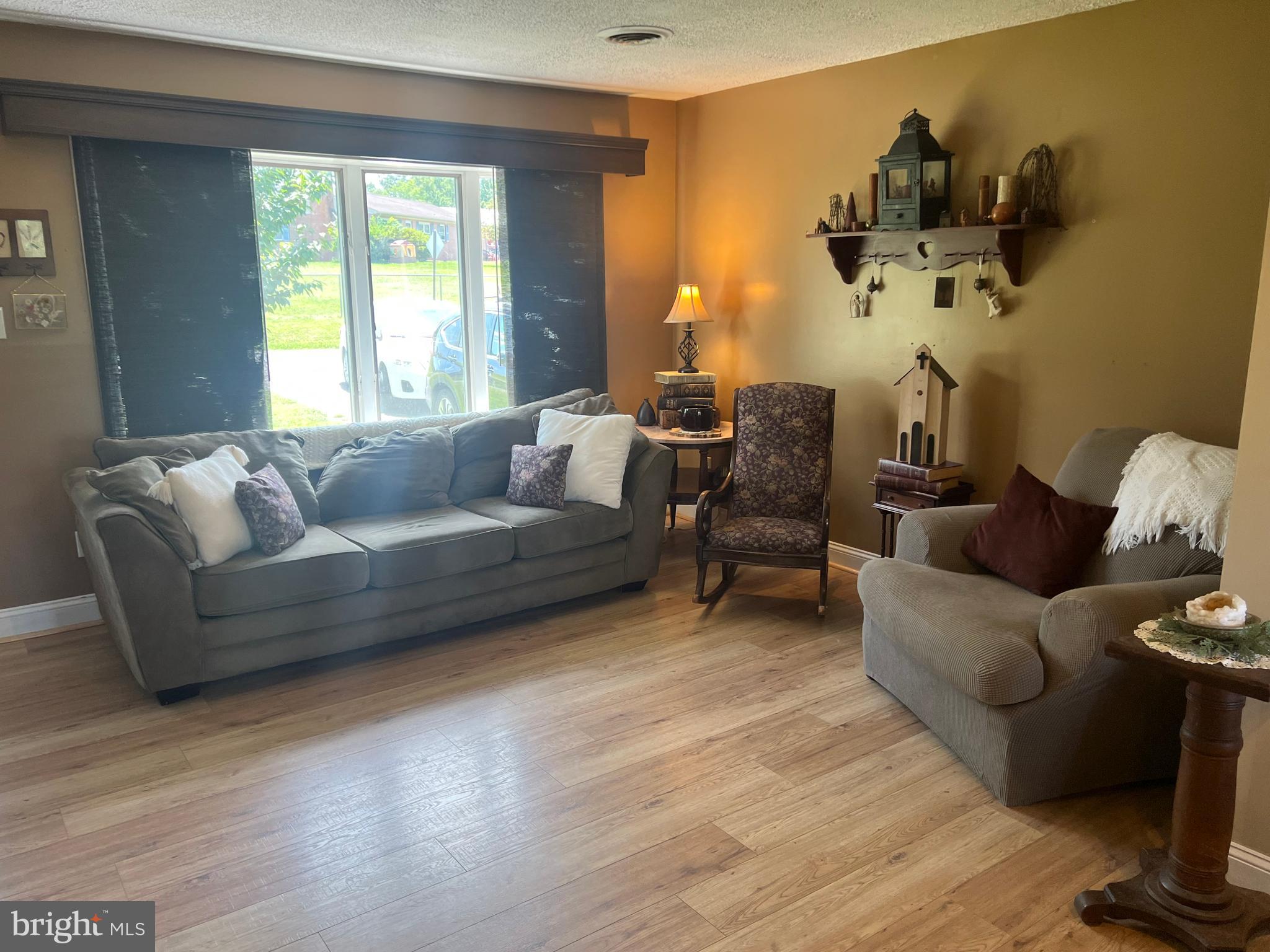16208 Spade Road Hagerstown, MD 21740 - Photo 15 of 32 Living Room