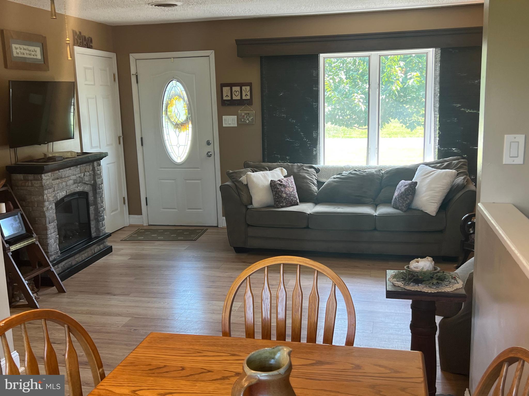 16208 Spade Road Hagerstown, MD 21740 - Photo 16 of 32 Dining overlooking the living room