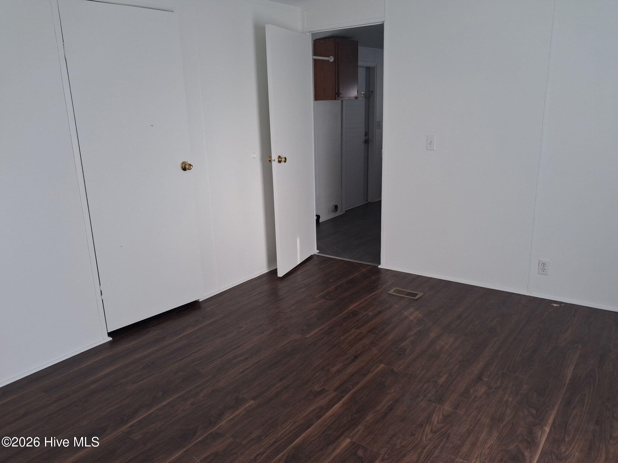 1333 Blue Creek Road, Unit 16 Jacksonville, NC 28540 - Photo 7 of 8 50b536c1-6f37-4389-bbb0-a9e2ed629b60