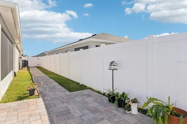 $300,000 | 523 Valentina Lane, Auburndale, FL 33823