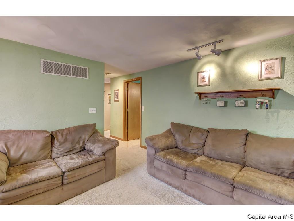 3102 South Allis Street Springfield, IL 62703 - Photo 5 of 36