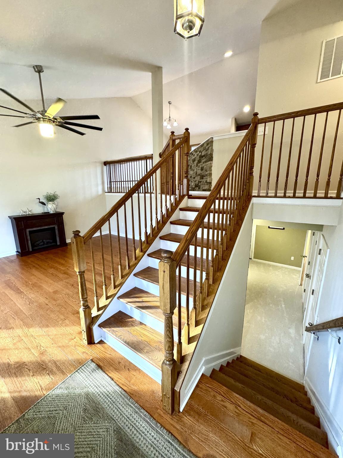 109 Price Road Chester, MD 21619 - Photo 7 of 32 foyer entrance