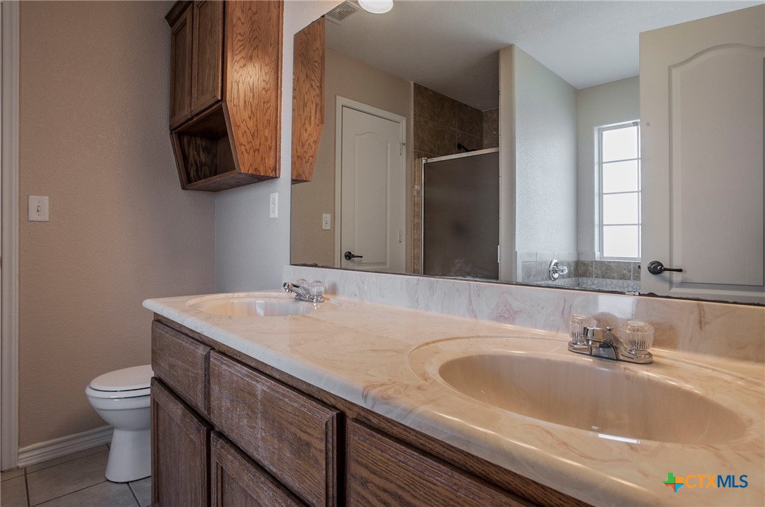 3710 Dewitt County Court Killeen, TX 76549 - Photo 8 of 18 a bathroom with a sink and a mirror