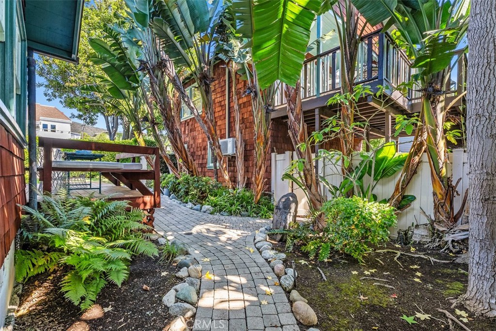 287 Myrtle Street Laguna Beach, CA 92651 - Photo 20 of 50 a view of a garden with plants