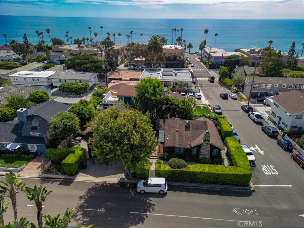 287 Myrtle Street Laguna Beach, CA 92651 - Photo 44 of 50 an aerial view of multiple houses with yard