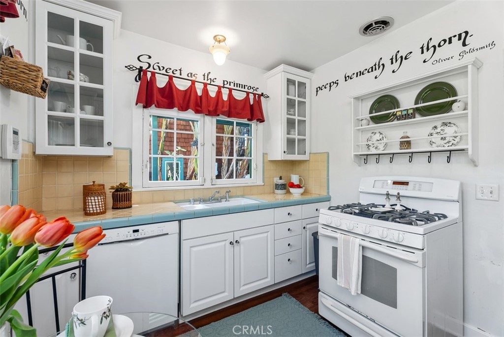 287 Myrtle Street Laguna Beach, CA 92651 - Photo 10 of 50 a kitchen that has a lot of cabinets in it