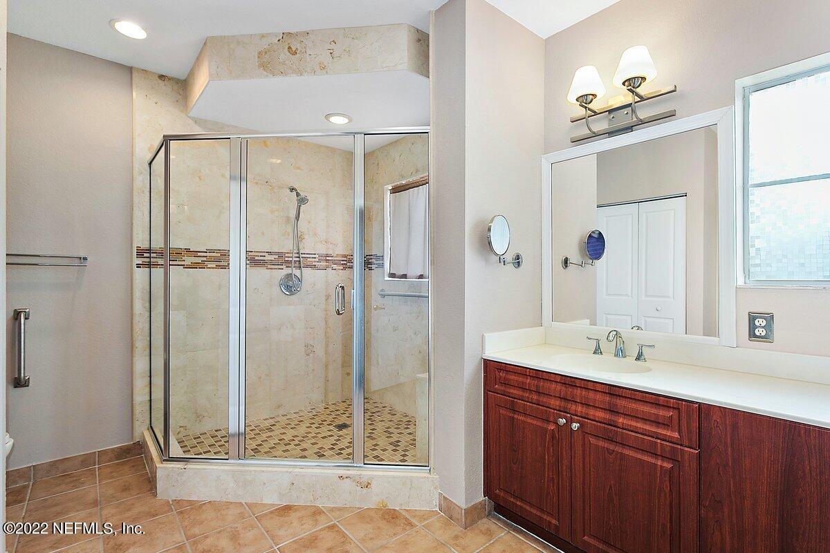 9745 Touchton Road, Unit 3104 Jacksonville, FL 32246 - Photo 13 of 18 Primary Bathroom