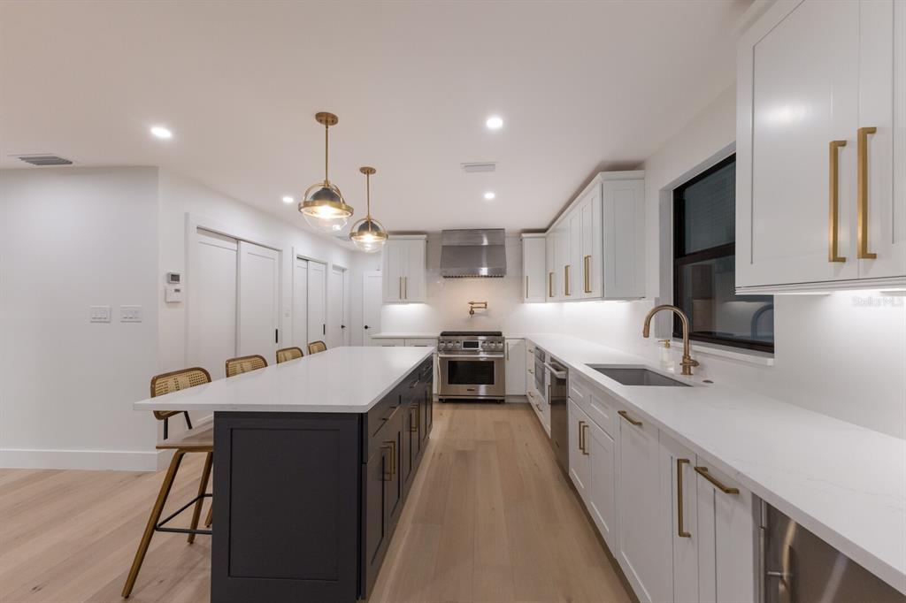 510 Putter Lane Longboat Key, FL 34228 - Photo 11 of 74