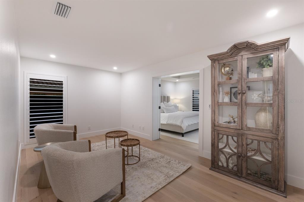 510 Putter Lane Longboat Key, FL 34228 - Photo 15 of 74 a living room with furniture and a large window