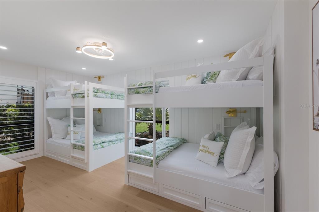 510 Putter Lane Longboat Key, FL 34228 - Photo 64 of 74 a living room with furniture and a chandelier