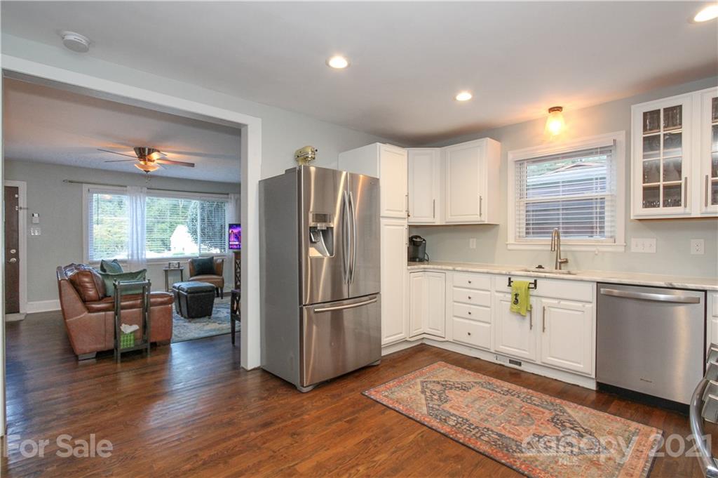 5052 Erickson Road, Unit 19 Charlotte, NC 28205 - Photo 11 of 24 Gallery Image 11