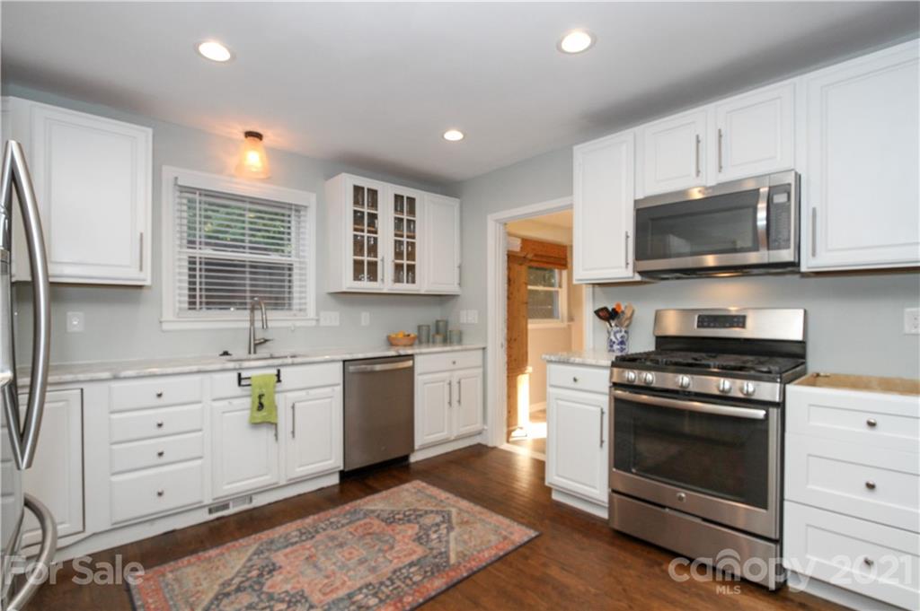 5052 Erickson Road, Unit 19 Charlotte, NC 28205 - Photo 12 of 24 Gallery Image 12
