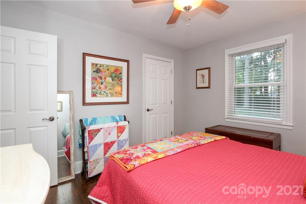 5052 Erickson Road, Unit 19 Charlotte, NC 28205 - Photo 15 of 24 Gallery Image 15