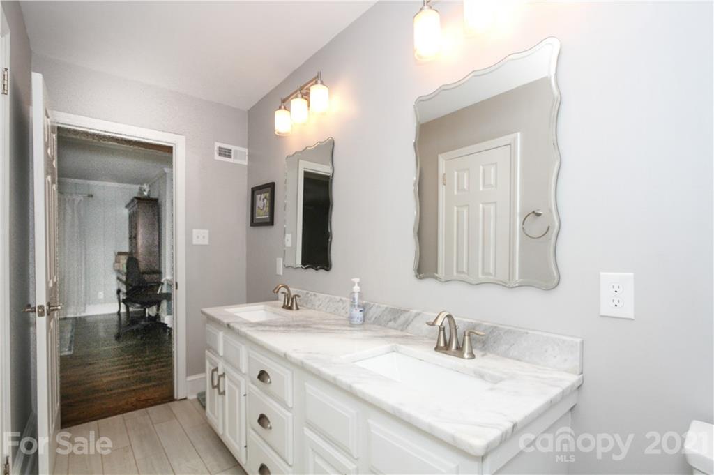 5052 Erickson Road, Unit 19 Charlotte, NC 28205 - Photo 17 of 24 Gallery Image 17