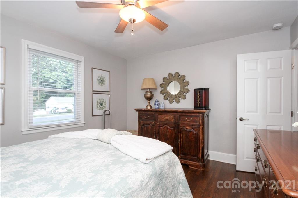 5052 Erickson Road, Unit 19 Charlotte, NC 28205 - Photo 20 of 24 Gallery Image 20