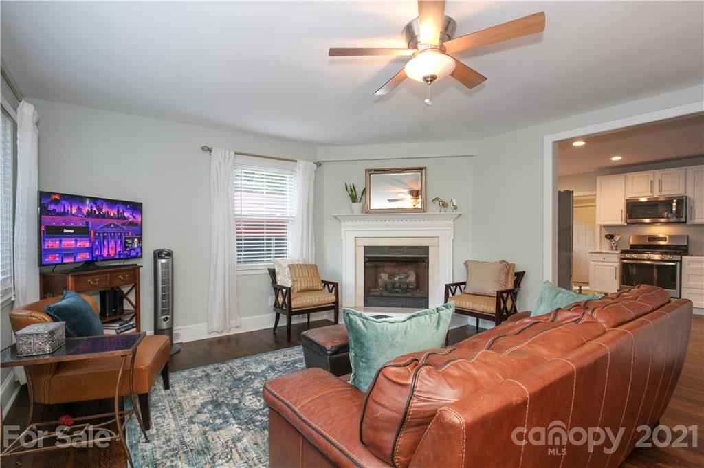 5052 Erickson Road, Unit 19 Charlotte, NC 28205 - Photo 3 of 24 Gallery Image 3