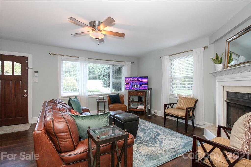 5052 Erickson Road, Unit 19 Charlotte, NC 28205 - Photo 4 of 24 Gallery Image 4